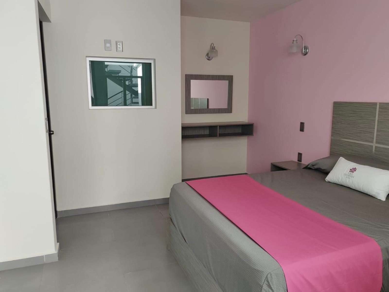 Villa Granada Santa Cruz Tecamac ภายนอก รูปภาพ